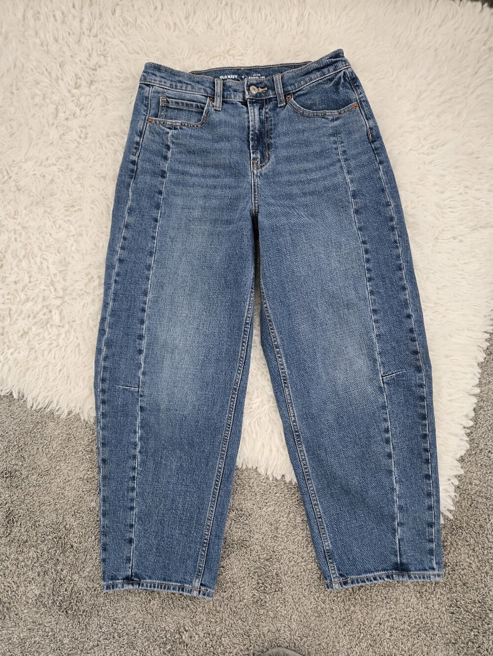 Old Navy High-Rise Barrel Jeans. Size 6.